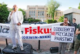 Pod względem oczytania i sprawności językowej Korwin-Mikke bije na głowę większość współczesnych polityków.