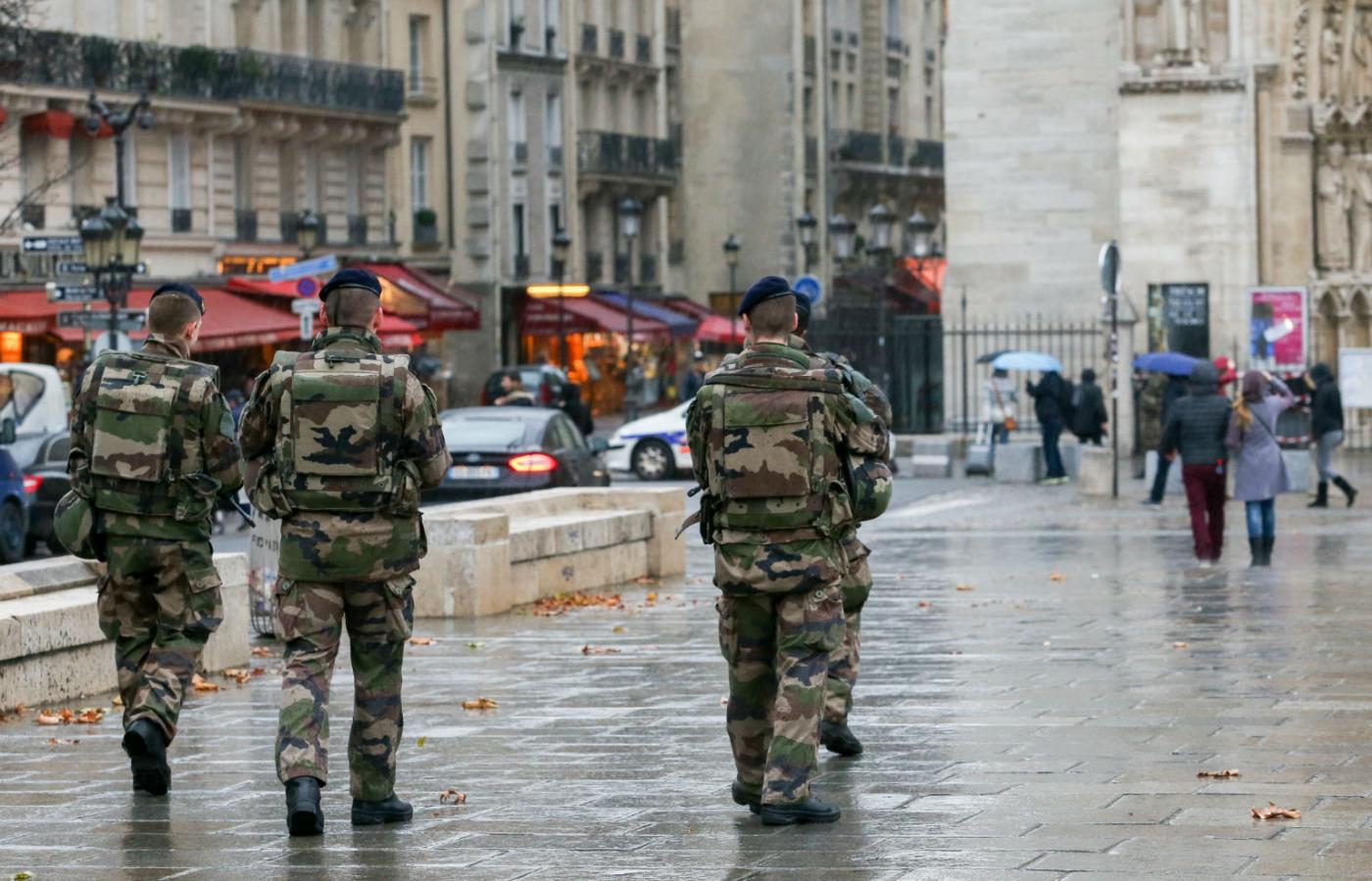 Przed tygodniem w nocy z soboty na niedzielę w pobliżu katedry Notre Dame w Paryżu znaleziono w osobowego peugeota z kilkoma butlami gazowymi w środku. Policja aresztowała właściciela, którego podejrzewa o religijny radykalizm.