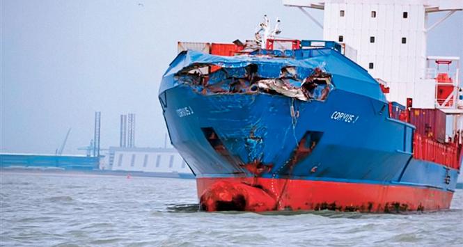 Cypryjski kontenerowiec „Corvus J” po kolizji z „Baltic Ace”.