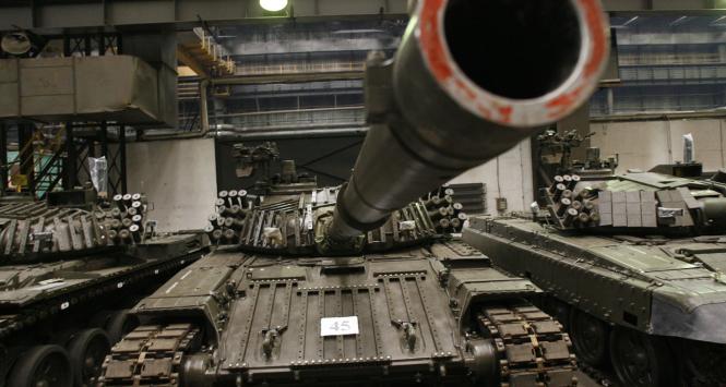 Czołg Twardy w wersji sprzedanej do Malezji w hali produkcyjnej w Gliwicach.