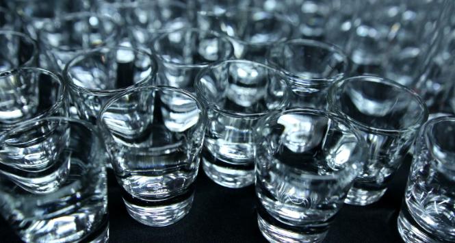 Widać, że kończy się akceptacja dla tego rodzaju praktyk. Widać również, że kończą się chętni do tego, żeby być twarzą wódki. Zresztą Polacy coraz lepiej rozumieją, jaką wódka ma twarz.