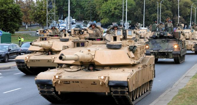 Jak poinformowało MON, zaakceptowany przez Brukselę polski wniosek do instrumentu SAFE opiewa na 43,7 mld euro, czyli prawie 186 mld złotych. To niemal dokładnie tyle, ile miał wynosić cały tegoroczny budżet obronny.