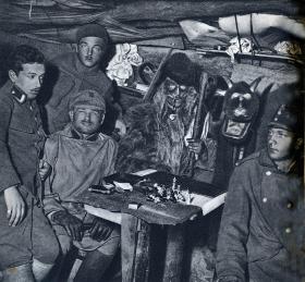 Kolędnicy z szopką wśród żołnierzy 3. Pułku Piechoty Legionów Piłsudskiego. Chwila wytchnienia podczas zmagań I wojny światowej. Po drugiej stronie walczyli i świętowali Polacy z zaboru rosyjskiego. Polska Górka, grudzień 1915 r.
