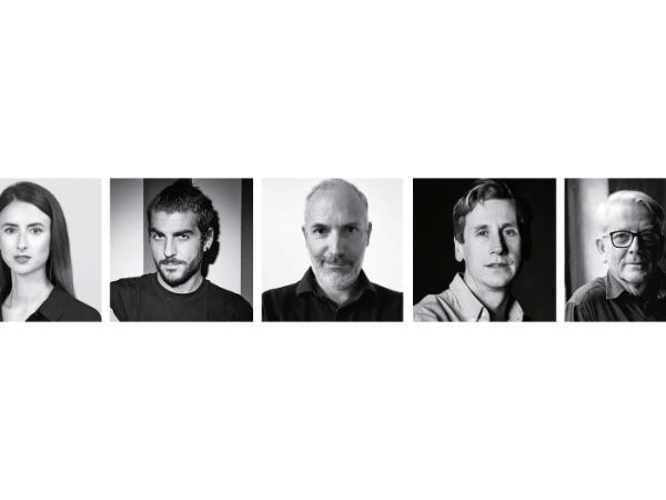 Uczestnicy debaty: Clara del Portillo, projektantka z Walencji, Gianni Cinti, projektant z Mediolanu, współpracujący m.in. z marką Rosenthal, Spartaco Paris, profesor architektury na Uniwersytecie La Sapienza w Rzymie, Marek Lorens, architekt i projektant mebli, Andrzej Kareński-Tschurl, przedstawiciel firmy Rosenthal na Polskę.