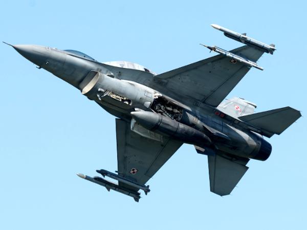 Polski F-16 na niebie