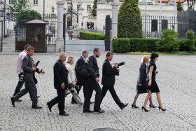 Dziennikarze jednak muszą mieć przepustki.