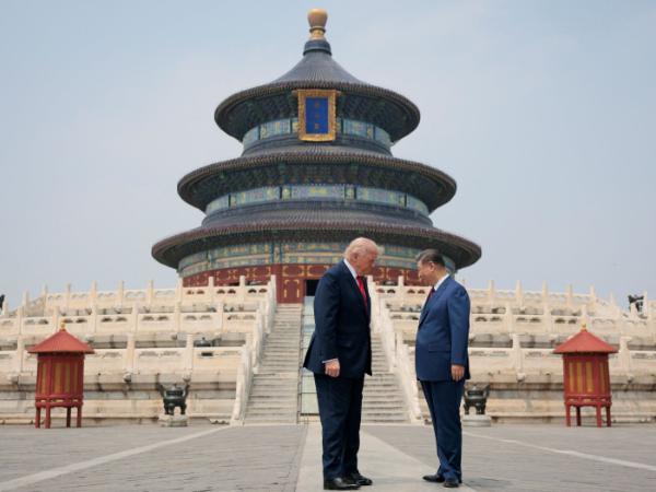 Prezydent Stanów Zjednoczonych Donald Trump i prezydent Chin Xi Jinping podczas zwiedzania Świątyni Nieba w Pekinie w Chinach, 14 maja 2026 r.