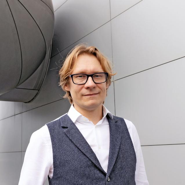Dr Marcin Pawłowski