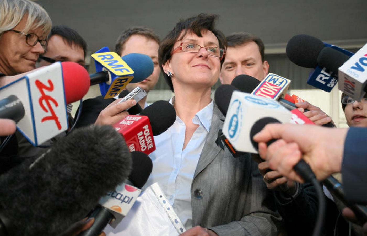 Joanna Kluzik - Rostkowska przed siedzibą Państwowej Komisji Wyborczej