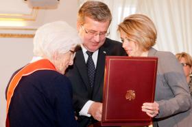 Dwa dni przed setnymi urodzinami, Wanda Błeńska otrzymała od prezydenta Krzyż Wielki Orderu Odrodzenia Polski.