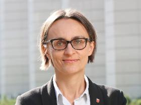 Dorota Zmarzlak – wójt podwarszawskiej gminy Izabelin, członkini zarządu Stowarzyszenia „Tak! Samorządy dla Polski”.