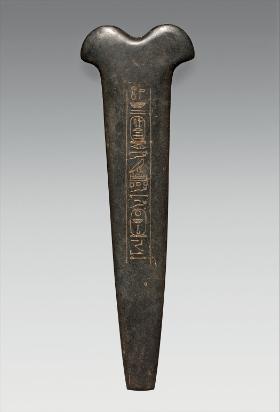 Granitowy przyrząd używany podczas Rytuału Otwarcia Ust, okres Średniego Państwa.