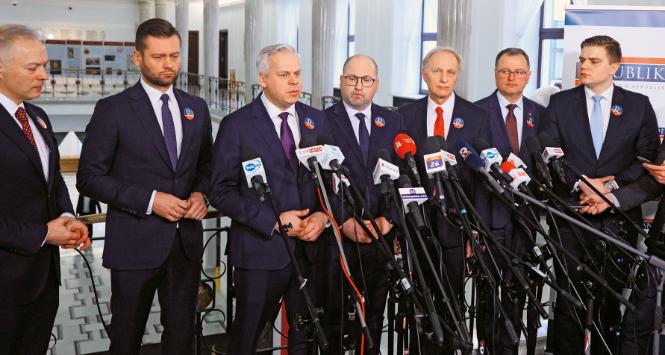 Partia Republikańska (od lewej) Jacek Żalek, Kamil Bortniczuk, Karol Rabenda, Adam Bielan, Włodzimierz Tomaszewski, Arkadiusz Czartoryski, Szymon Stachowiak. Nieobecni: Mieczysław Baszko, Zbigniew Ajchler, Łukasz Mejza.