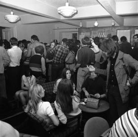 Warszawa 1971 r. - dyskoteka w studenckim klubie Hybrydy.