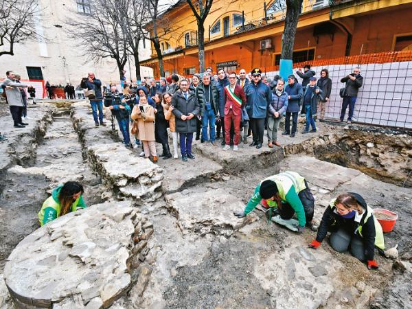 W Fano w środkowych Włoszech odsłonięto pozostałości rzymskiej bazyliki (hali targowo-sądowej). Tej samej, którą w I w. p.n.e. opisał Witruwiusz w traktacie o architekturze.
