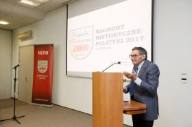 Marian Turski, przewodniczący Jury, wyjaśnia zawiłości prac Kapituły.