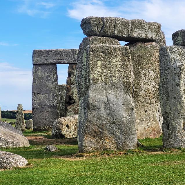 Wymiary przestrzeni. Czas Stonehenge