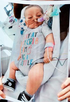 Amerykańscy lekarze twierdzą, że Charlie Gard ma 10 proc. szans na poprawę.