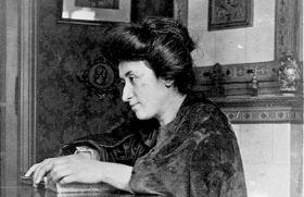 Róża Luksemburg w 1907 r.