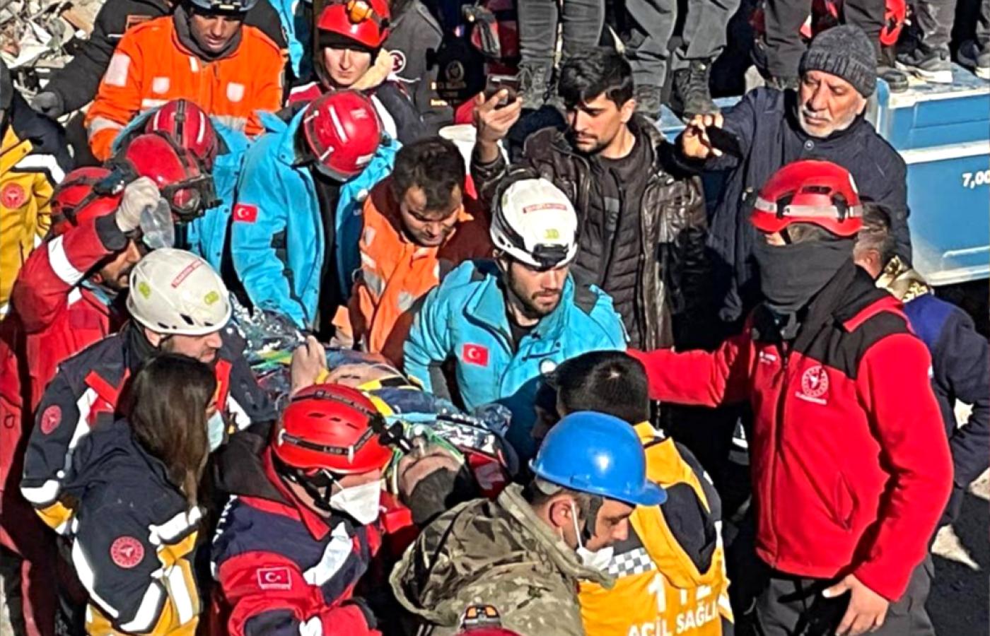 18-latek uratowany spod gruzów w miejscowości Adiyaman, 14 lutego 2023 r.
