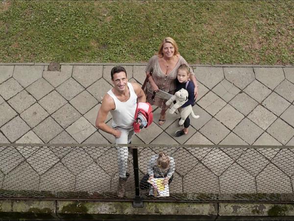 Kadr z „Filmu balkonowego” w reż. Pawła Łozińskiego