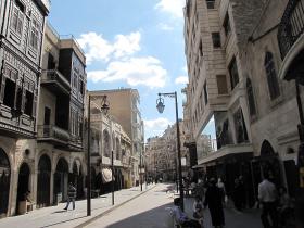 Tak Aleppo wyglądało jeszcze pięć lat temu. Jedna z licznych handlowych ulic miasta.