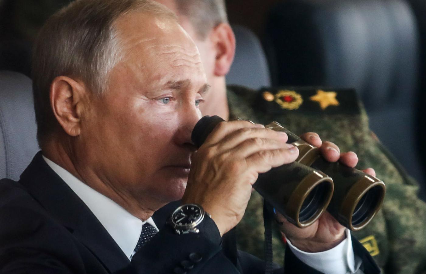 Kiedy stojąc na tle tych mas wojska i sprzętu, Putin zapewnia, że Rosja jest krajem miłującym pokój i wobec nikogo nie ma agresywnych planów, ciarki przechodzą po plecach.