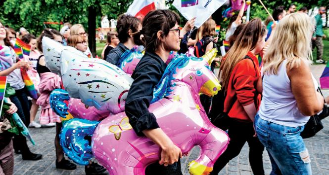 Jednorożce, kiedyś łączone z pierwiastkiem męskim, dziś znalazły się wśród symboli ruchu LGBT. Na fot. Trójmiejski Marsz równości w  Gdańsku.