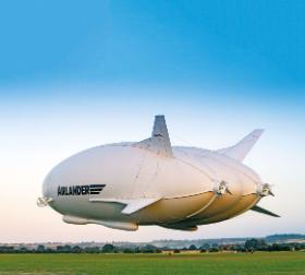 Lot testowy pięciogwiazdkowego sterowca Airlander 10., którym od 2023 r. w ramach ekskluzywnych wycieczek będzie można zwiedzać m.in. Arktykę i biegun północny.