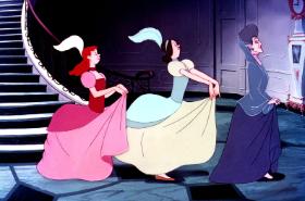 Bajkowe macochy mają pełnię władzy nad swoim światem. Macochy realne, te z blokowisk i podmiejskich osiedli, łączy niepewność.