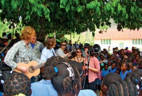 Rock znów próbuje zbawić świat – Arcade Fire na Haiti, kwiecień 2011.