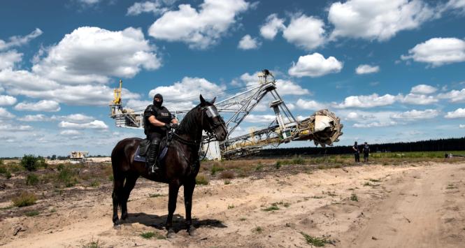 Funkcjonariusz na koniu