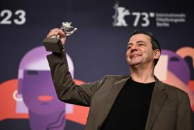 Christian Petzold, reżyser wzruszającego komediodramatu „Afire”, laureat Grand Prix Jury.