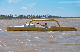 Doba w swoim kajaku - 'Olu'.