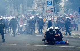 „Oglądałem to wszystko na ekranach monitoringu w Centrum Zarządzania Kryzysowego i takiego zezwierzęcenia jeszcze nie widziałem. To po prostu nie mieści się w głowie.”