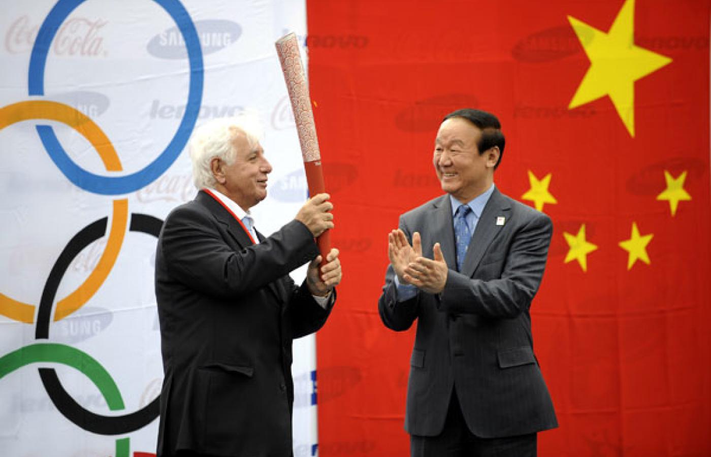 Decyzja MKOl dająca olimpiadę Chinom została przez świat zaakceptowana dlatego, że zdawała się sprzyjać przyciągnięciu Pekinu bliżej naszych pozycji. Dziś widać, że to się nie udało
