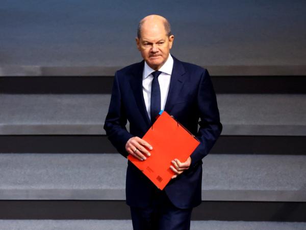Olaf Scholz w Budnestagu uzasadnia decyzję w sprawie czołgów dla Ukrainy.