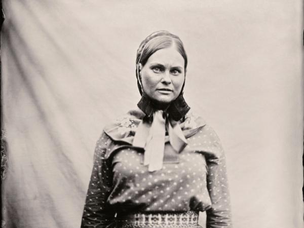 Kadr z filmu „Powrót do domu” Suvi West i Anssi Kõmi.