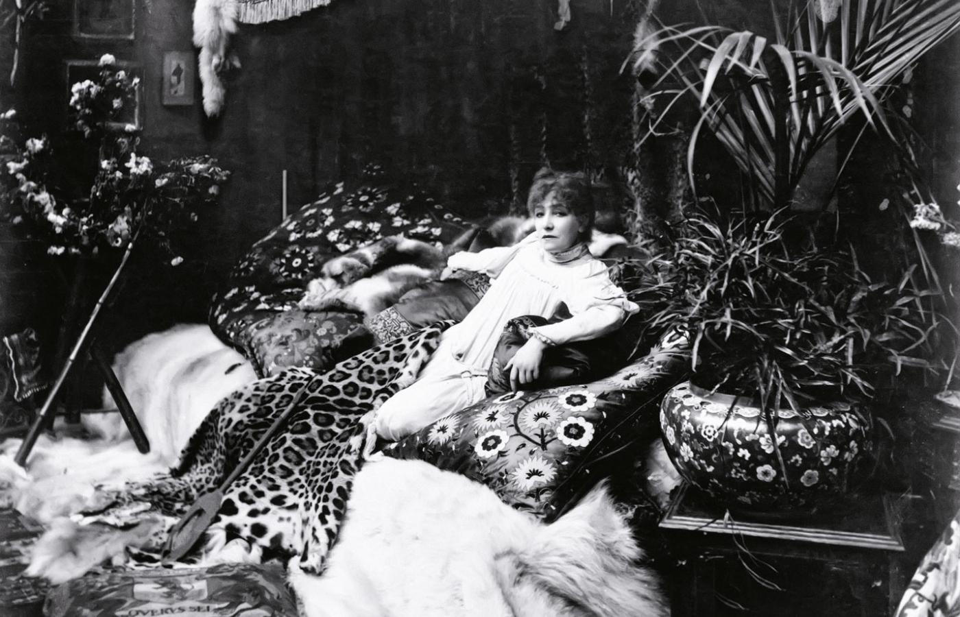 Aktorka w swoim salonie, Paryż, koniec XIX w.