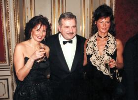Zanim trafił do więzienia, Krzysztof Habich lubił być królem życia (na fot. z sekretarkami jednej z jego firm).