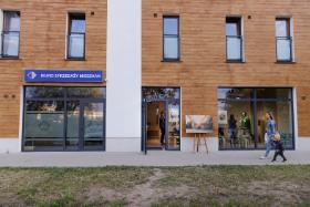 Hierarchów wystraszyło, gdy ks. Radosław oświadczył, że właśnie otwiera kościół w lokalu. Słowo to przywodziło im na myśl coś grzesznego, jakby knajpę.