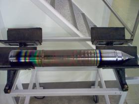 Kryształ krzemu otrzymany tzw. metodą Czochralskiego.