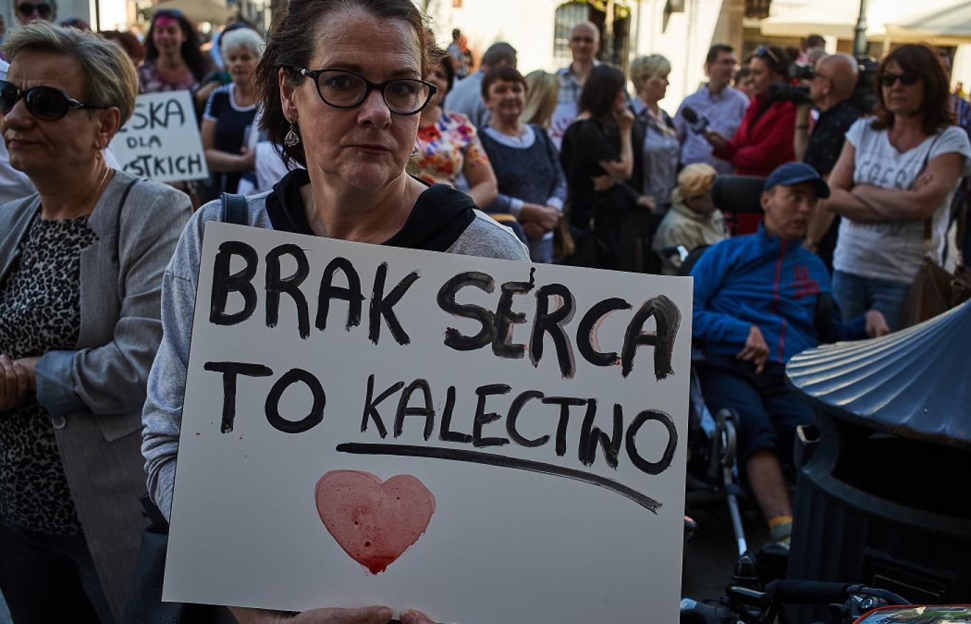 Protest przed siedzibą PiS w sprawie poparcia dla strajkujących w Sejmie rodziców osób niepełnosprawnych