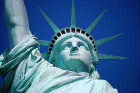 Statua Wolności, USA. Amerykański symbol wolności i demokracji. Zagrażają jej głównie gwałtowne huragany, takie jak np. huragan Sandy, które ze względu na zmiany klimatu będą się zdarzały coraz częściej.