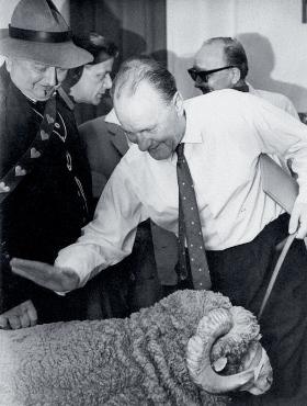 Węgierski przywódca János Kádár we wschodnioniemieckim Berlinie, czerwiec 1966 r.