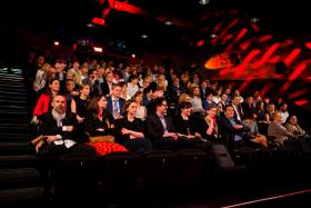 Szanowna publiczność w trakcie rozdania dyplomów i nagród.