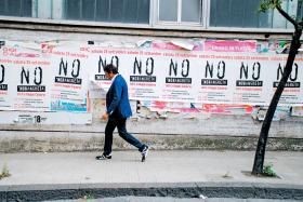 Manifest antymafijny na jednej z włoskich ulic.