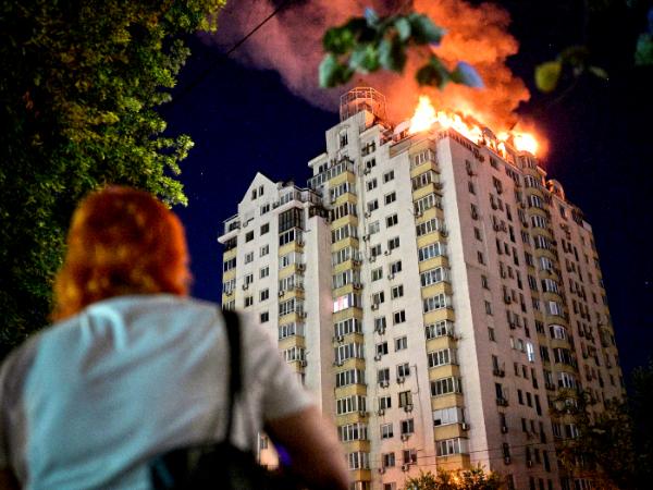 Nocny atak rosyjskich dronów i rakiet na Kijów, 2 lipca 2026 r.