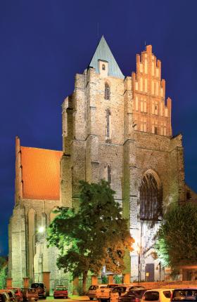 Strzegom ze wspaniałą gotycką farą, ale bez żadnych informacji, kiedy można zwiedzać jej wnętrze.