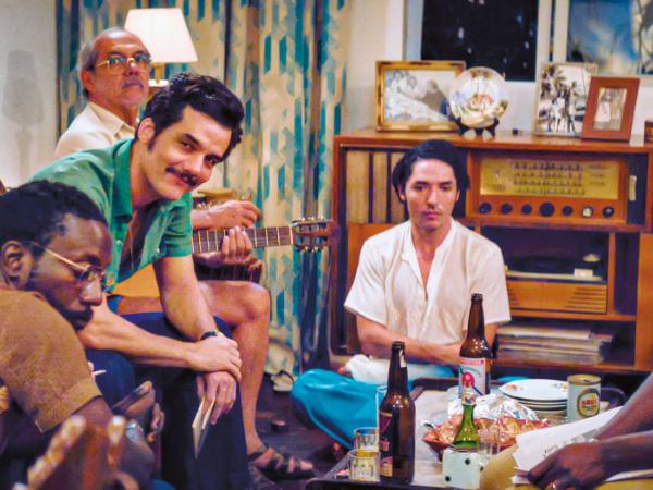 „Tajny agent” to opowieść o zbiorowej amnezji i nieprzepracowanej traumie.